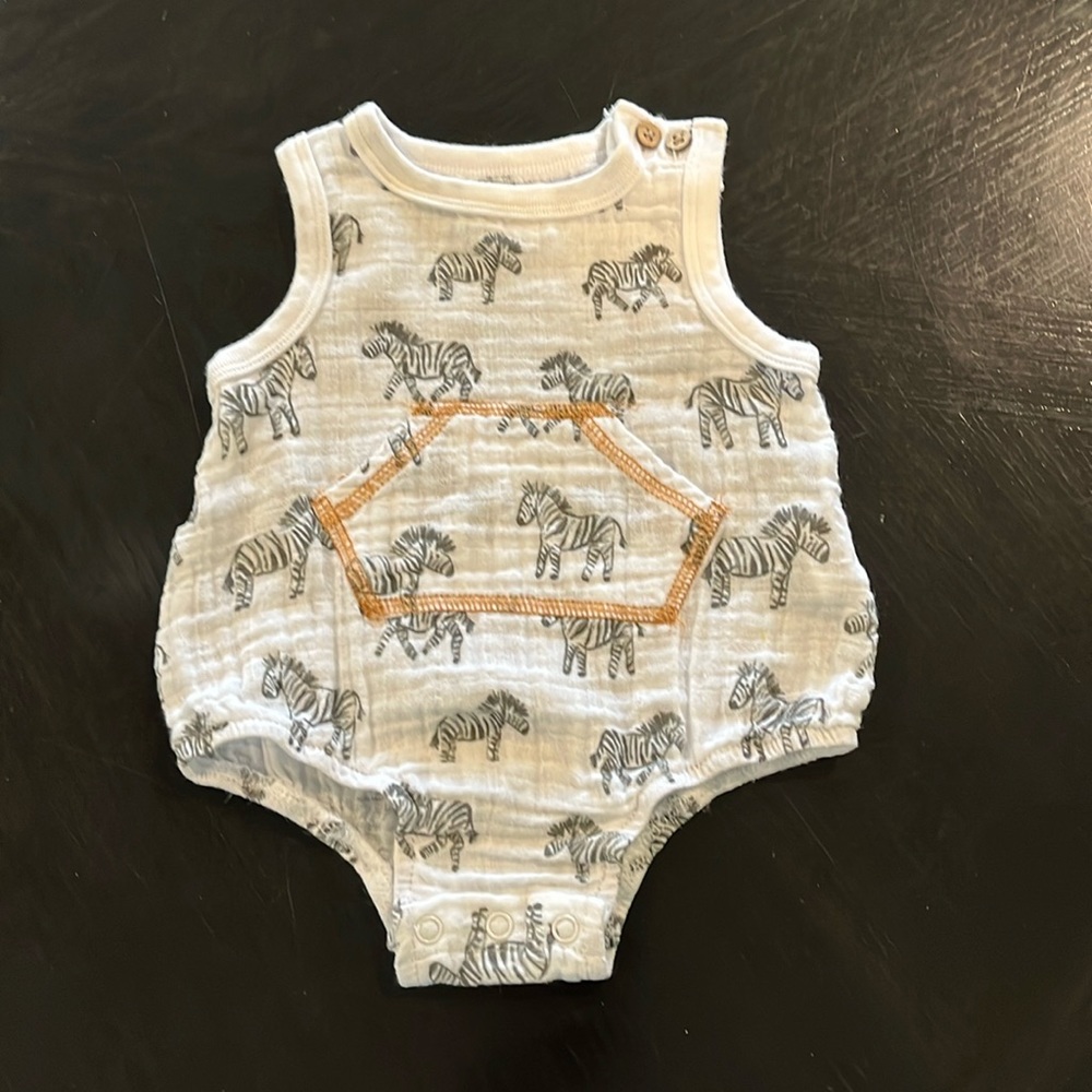 Linen zebra 0-3M onesie Mudpie